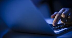 تسريب باسوردات حكومة بريطانيا.. وإندبندنت: الوثائق العسكرية الأكثر استهدافاً