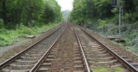 مصرع 11 عاملا بعد اصطدام قطار بمجموعة من عمال السكك الحديدية بالصين